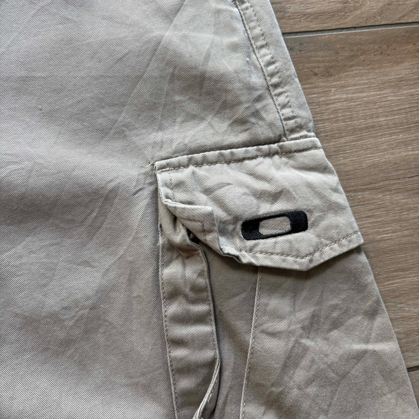 2000s Oakley Cargo Shorts | W33"