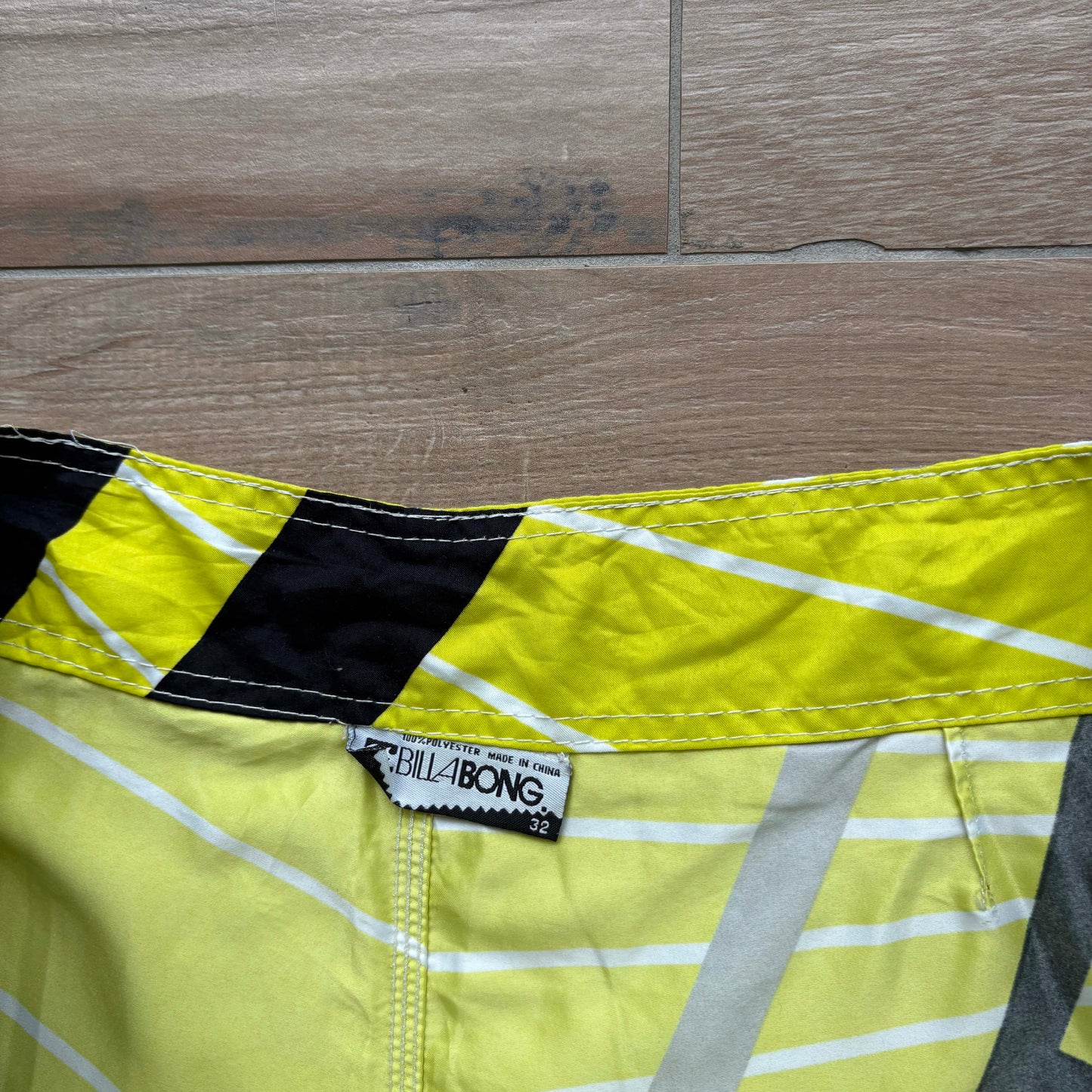 2000s Billabong Geometric Boardies | W32" - Volant Vintage