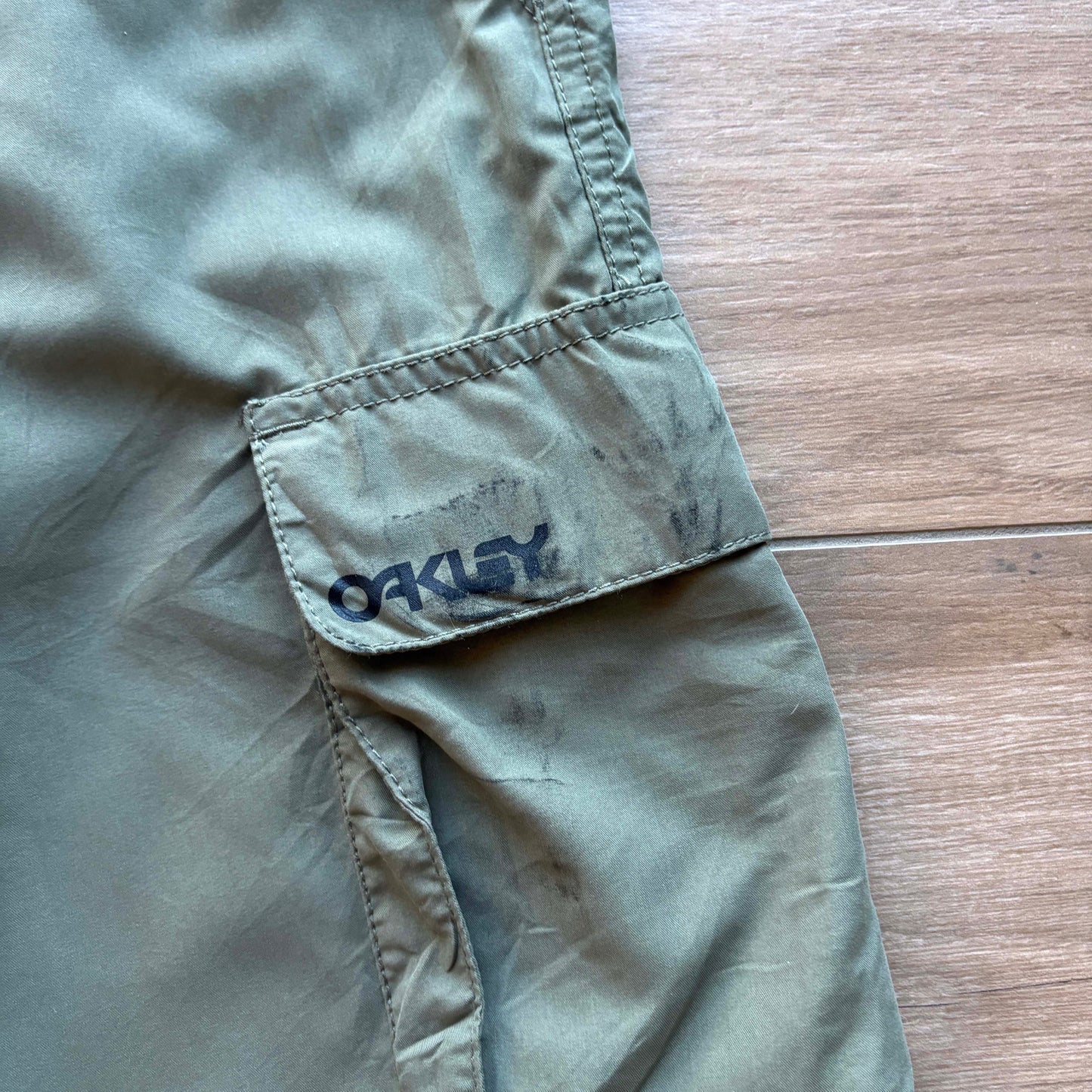 Y2K Oakley Tech Cargo Shorts | W31" - Volant Vintage