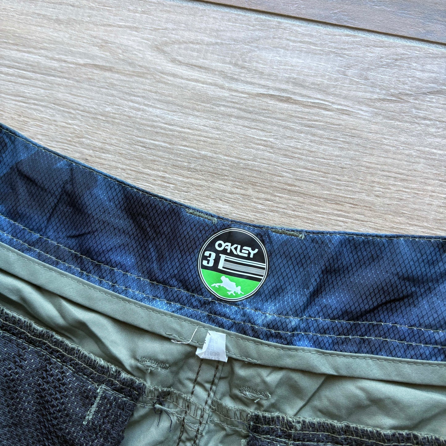Y2K Oakley Tech Cargo Shorts | W31" - Volant Vintage