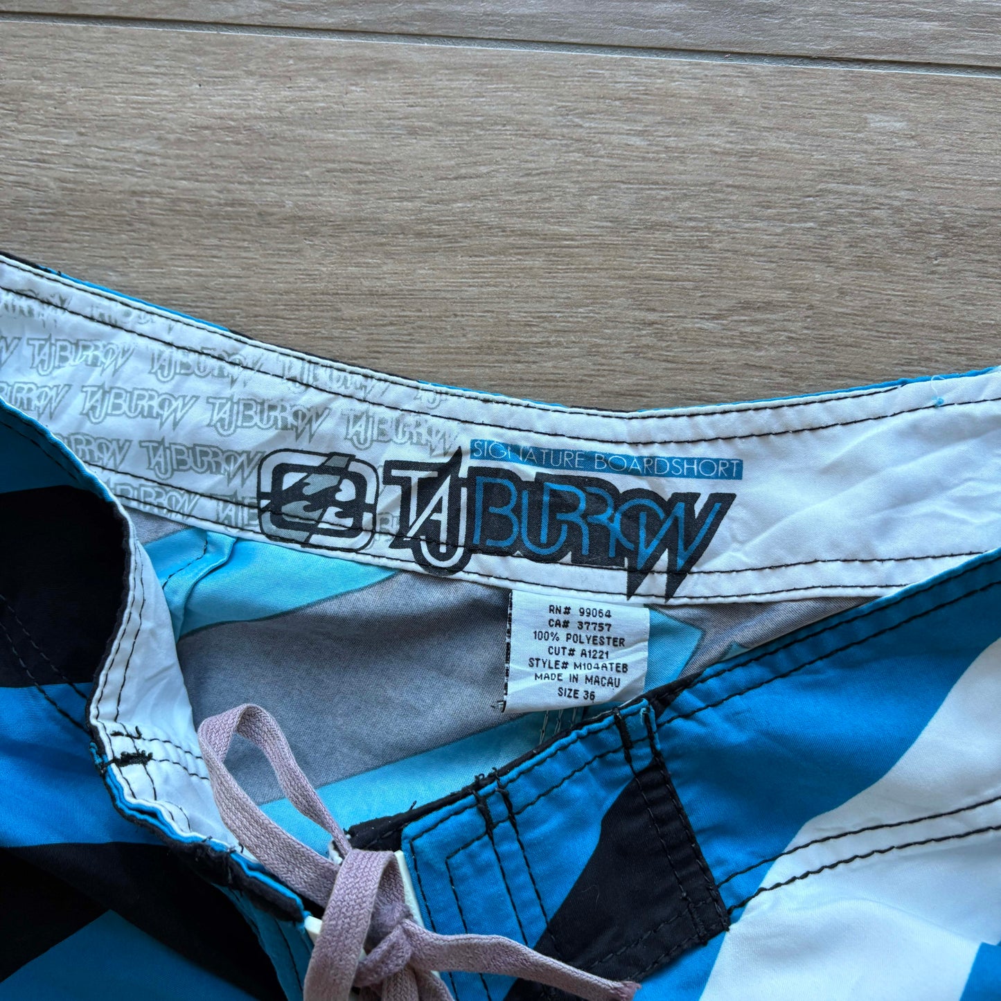 2000s Taj Burrow Signature Boardies | W36" - Volant Vintage
