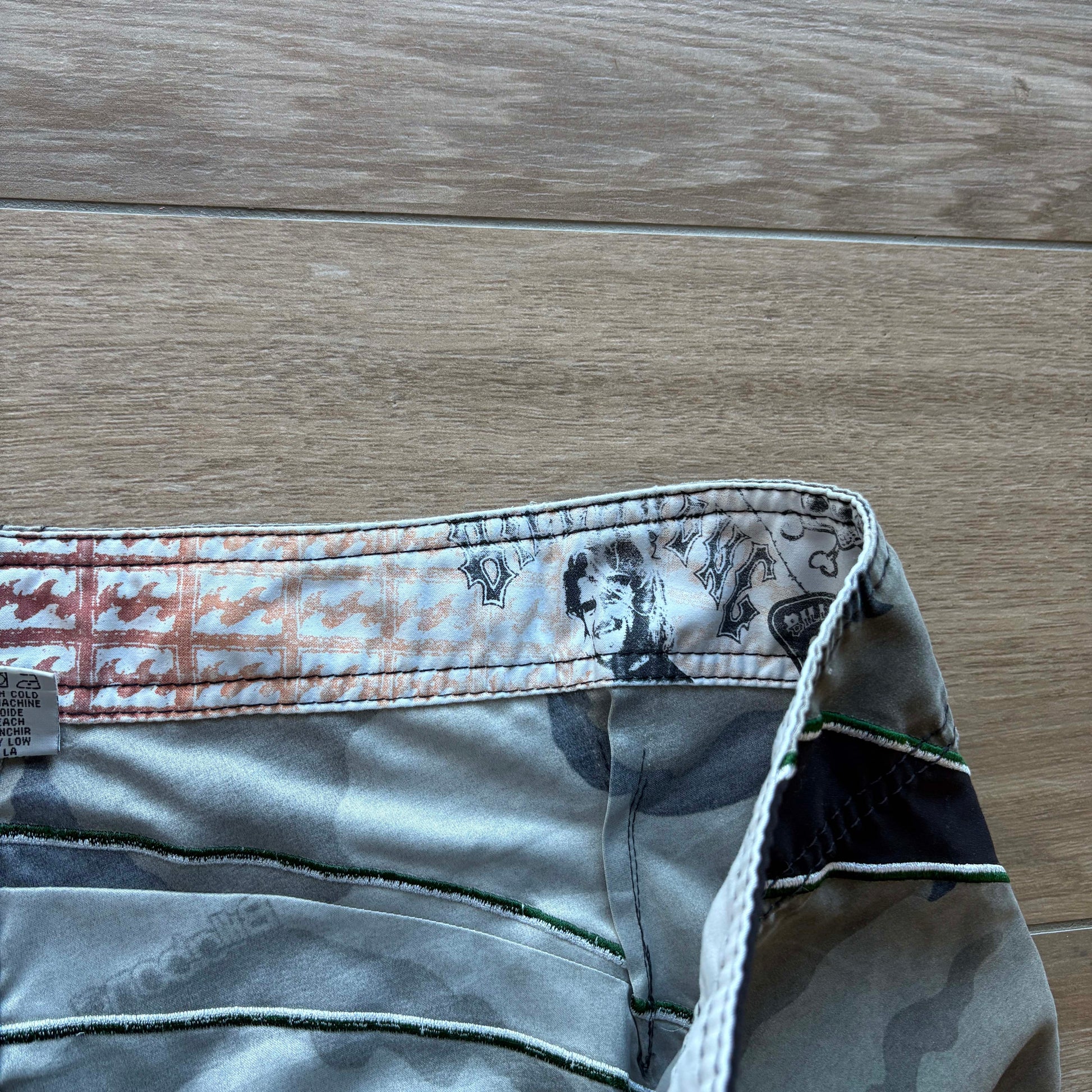 Vintage Occy Signature Camo Boardies | W38" - Volant Vintage