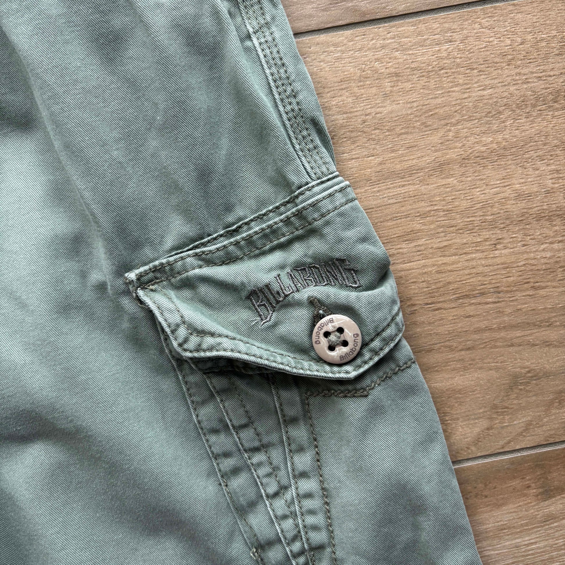 Y2K Billabong Built to Thrash Cargo Shorts | W34" - Volant Vintage