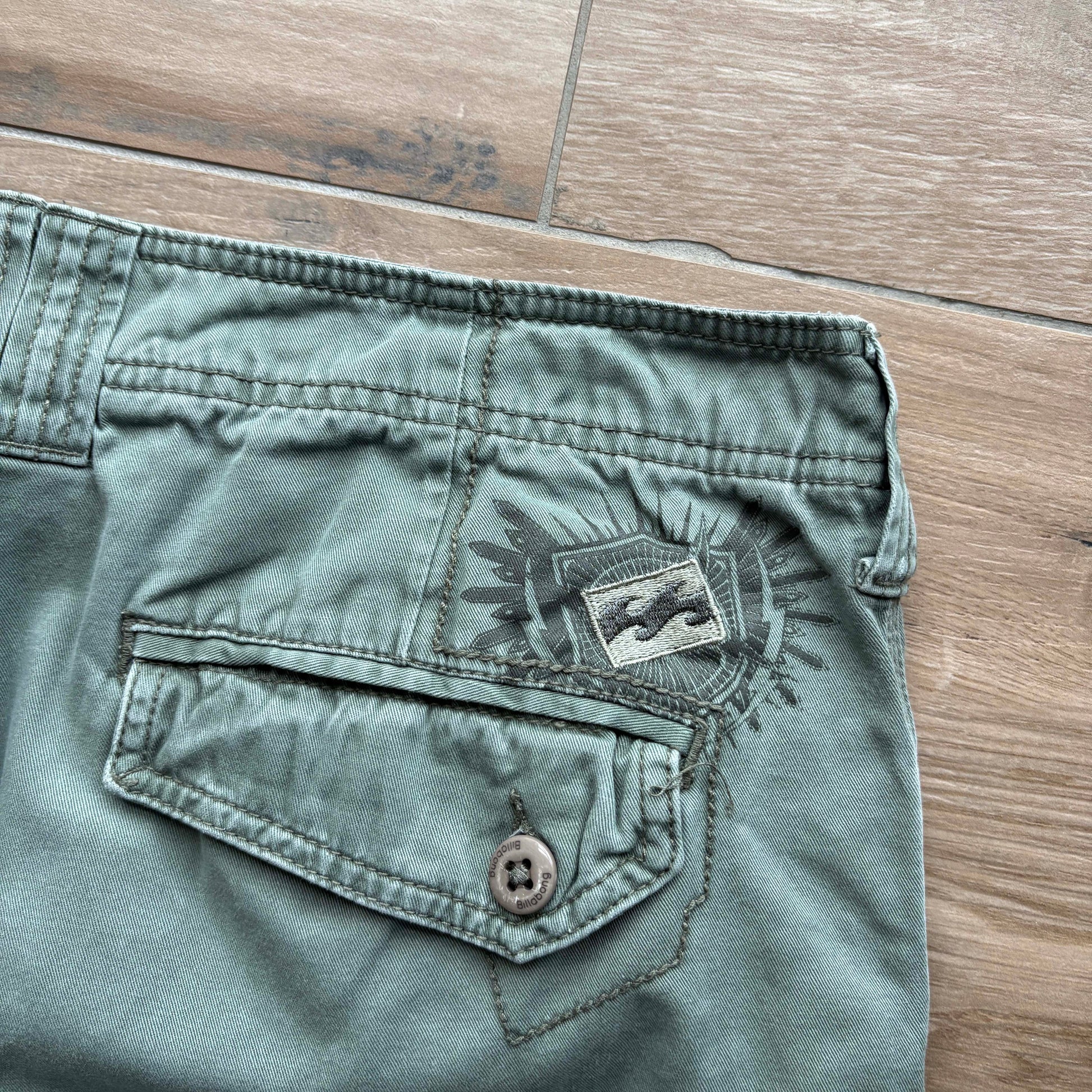 Y2K Billabong Built to Thrash Cargo Shorts | W34" - Volant Vintage