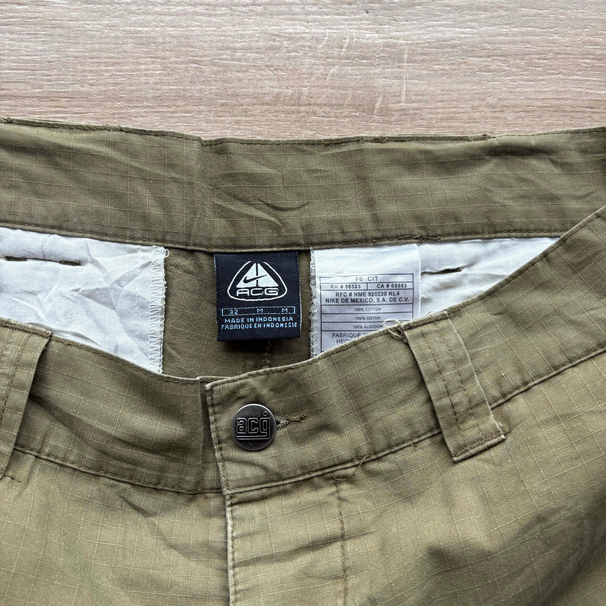 90s Nike ACG Shorts | W32" - Volant Vintage