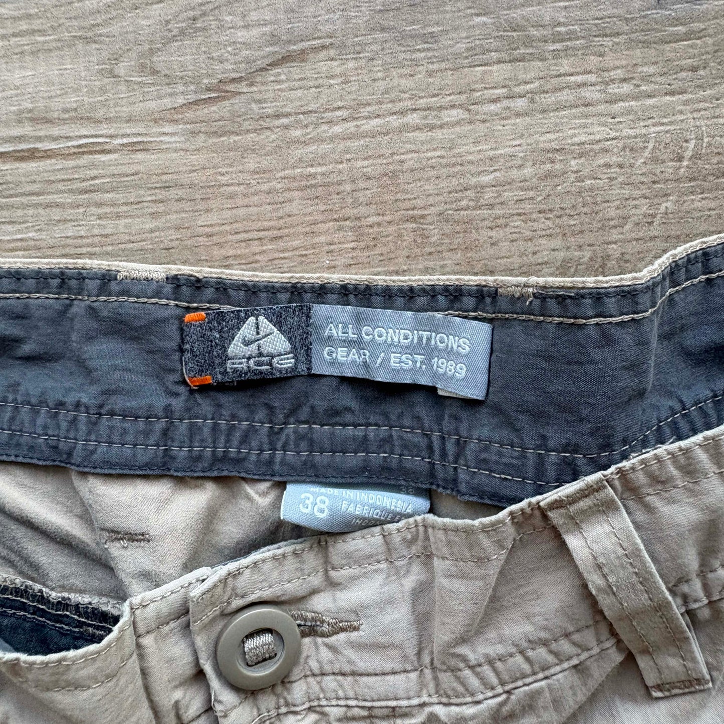 90s Nike ACG Cargo Shorts W36 - Volant Vintage