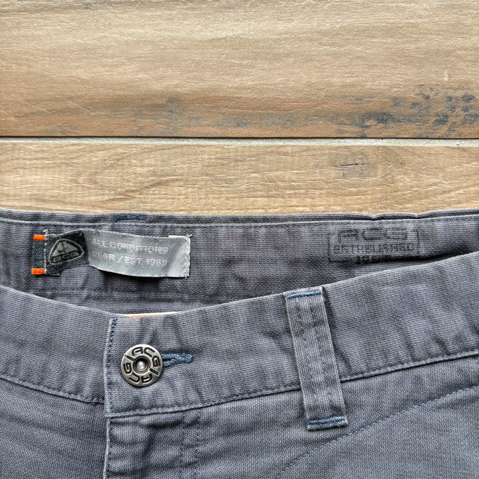 90s Nike ACG Cargo Shorts | W34" - Volant Vintage