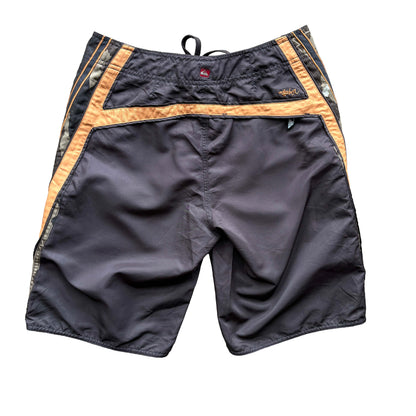 2000s Quiksilver Camo Boardies | W29" - Volant Vintage