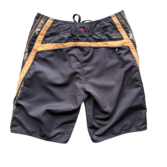 2000s Quiksilver Camo Boardies | W29" - Volant Vintage