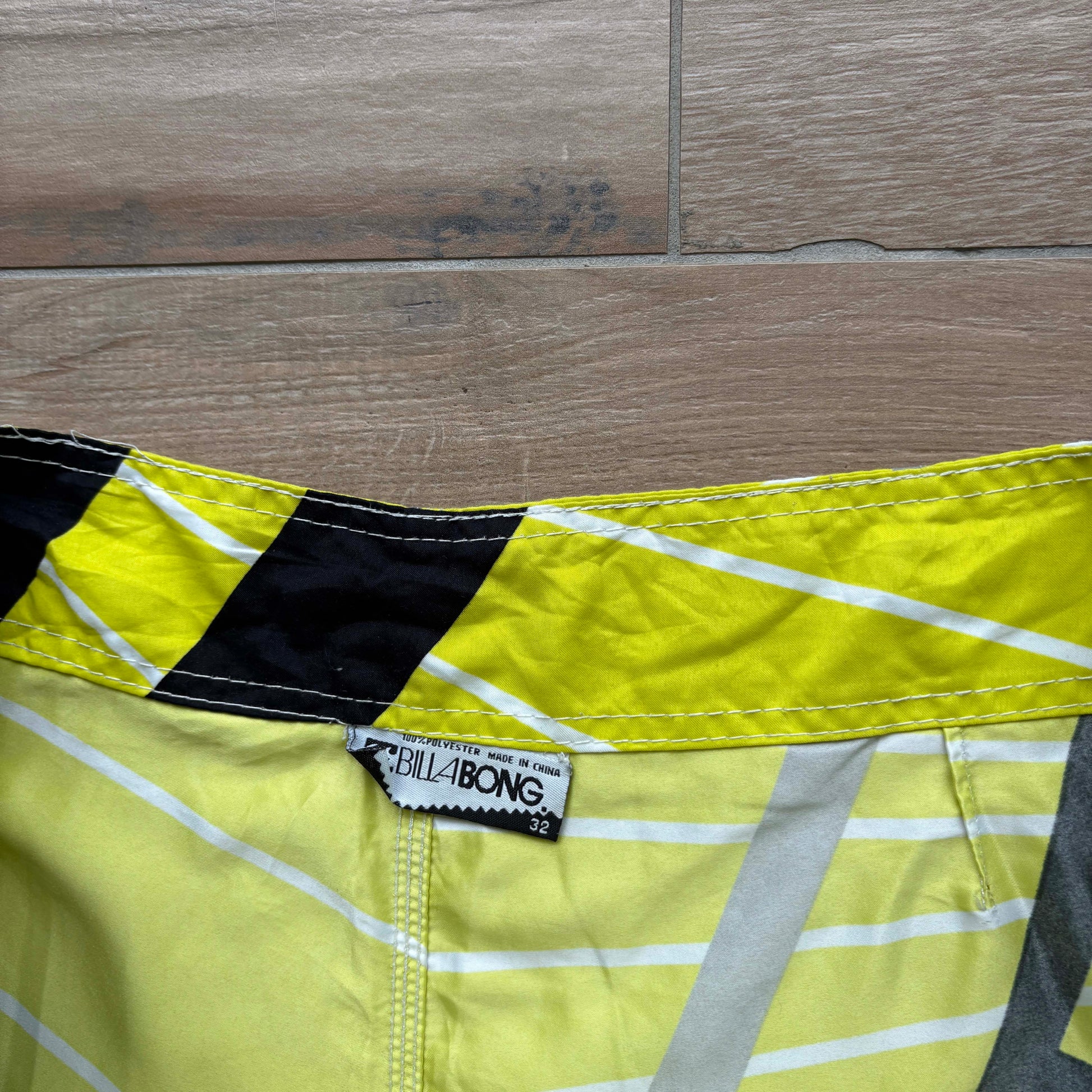 2000s Billabong Geometric Boardies | W32" - Volant Vintage