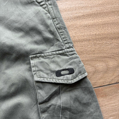 90s Oakley Tech Cargo Shorts | W33"