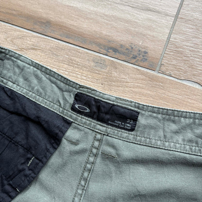 90s Oakley Tech Cargo Shorts | W33"