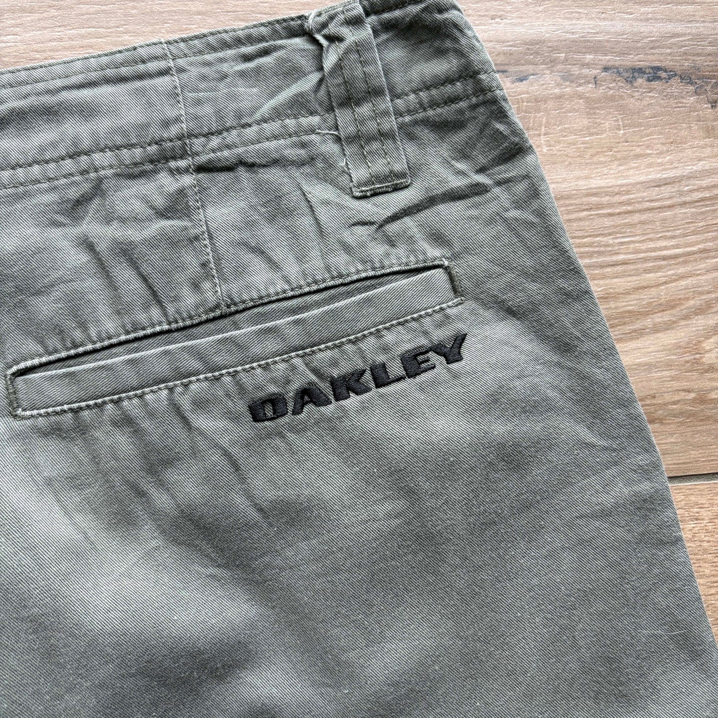 90s Oakley Tech Cargo Shorts | W33"
