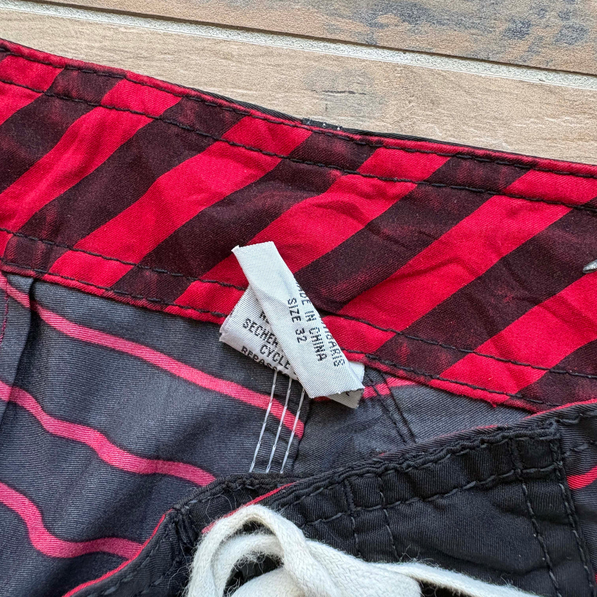 Y2K Billabong Andy Irons Rising Sun Boardies | W32"